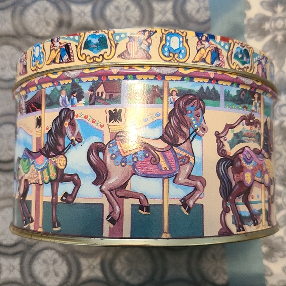 Hershey Carousel Hometown #13 Collectible 1996 Tin - Picture 4 of 10